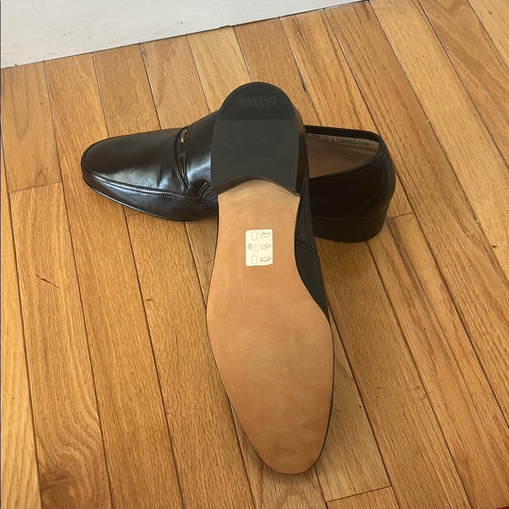 Bally Black Loafers Classic Slip-On Design - Picture 5 of 6